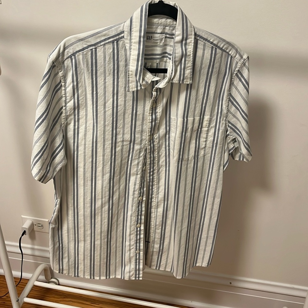 Gap Standard Fit Stretch Button Up - Large